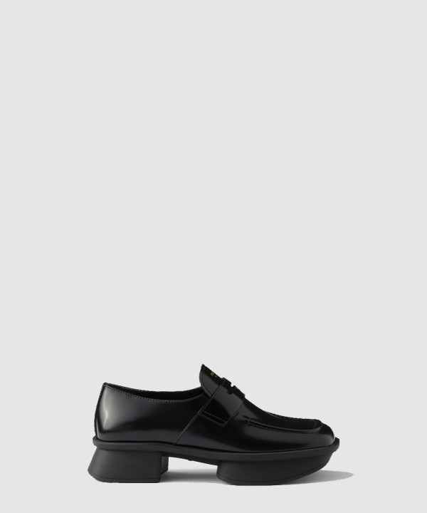 [PRADA-프라다] 이퀄 브러쉬드 가죽 로퍼 1D985N