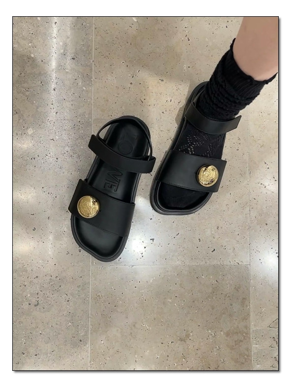 페블 푸스벳 로에베 샌들 꽃잎 발가락 모양이 인상적인 패딩 sandals