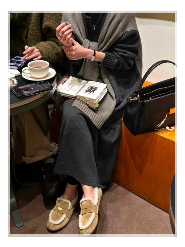 무심해서 더 멋있는 미우미우 스웨이드 로퍼 모델처럼 힙하게 사뿐사뿐~