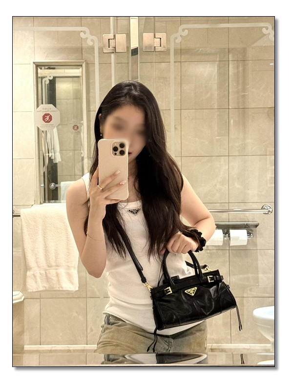 여러가지 크기중에 소프트럭스 프라다 보니 작고 소듕한 mini! mini!