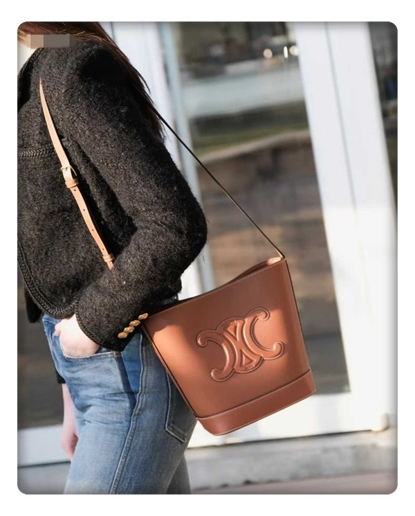 시선 집중bag 셀린느 퀴르 버킷백 / 어떤 design이 가장 마음에 드는지 확인