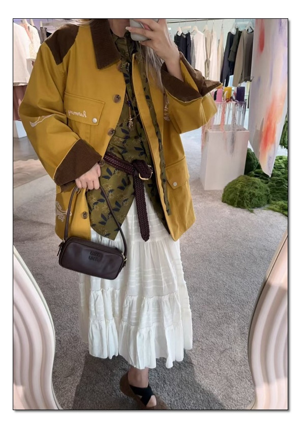 정제된 Style의 귀욤뽀짝 미우미우 파우치로 일상을 더더욱 화려하고 멋스럽게!